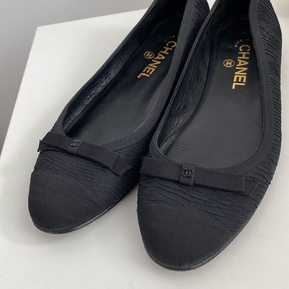Chanel *Authentic* Interlocking CC Logo Black Crinkle Flats Size Euro 39 - Picture 2 of 14
